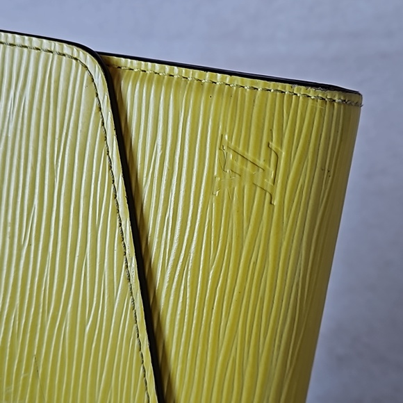 🥂SOLD🥂 Louis Vuitton Citron Epi Leather Bifold Wallet Silver w/Dustbag EUC - Picture 3 of 16